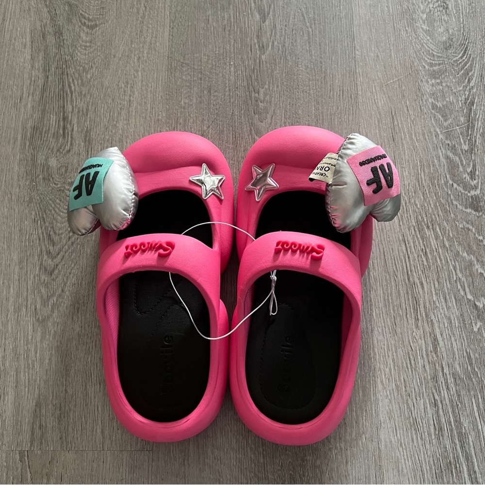 Super cute pink slippers